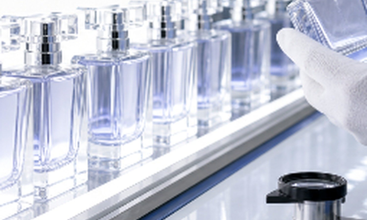 Cosmetic glass bottle quality inspection scene